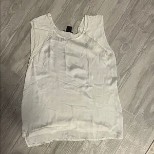 Chic White Sleeveless Blouse